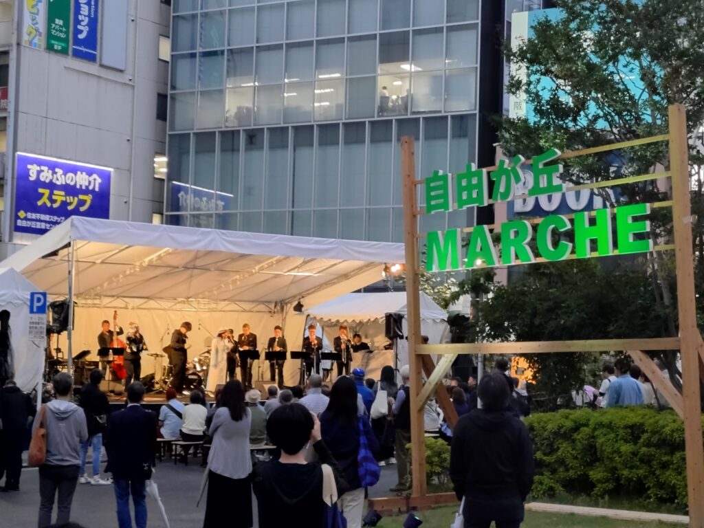 自由が丘の街のようす