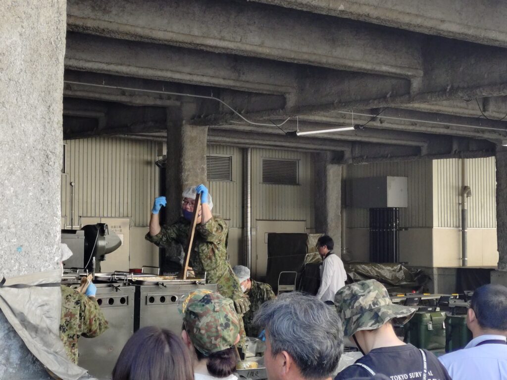 カレーを作るようす