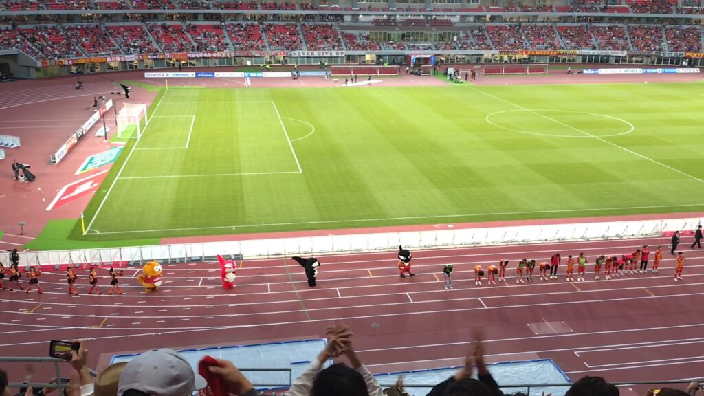 サポーターに一礼